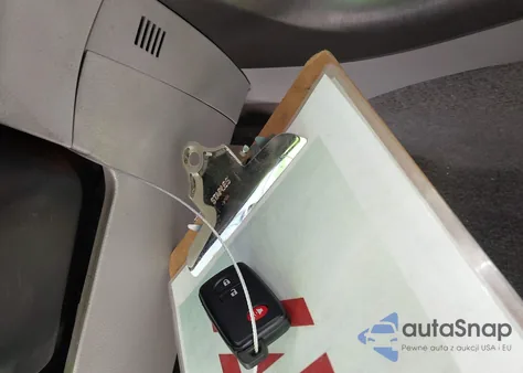 2010 Toyota Rav4 Limited z USA, uszkodzony, nr VIN JTMDF4DV9AD032758